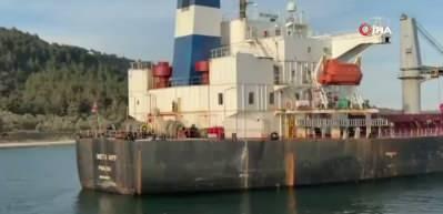 &Ccedil;anakkale Boğazı'nda karaya oturan gemi kurtarıldı