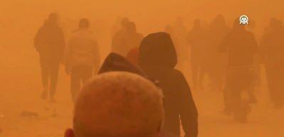 Gazze&rsquo;de etkili olan kum fırtınası Filistinlilerin hayatını daha da zorlaştırdı