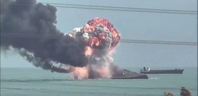 H&uuml;rm&uuml;z Boğazı&rsquo;nda dev patlama meydana geldi