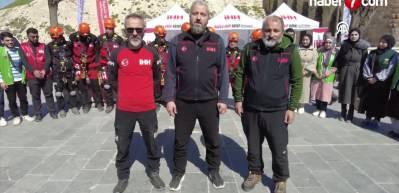 İHH'dan Halep Kalesi&rsquo;nde temizlik ve d&uuml;zenleme &ccedil;alışması