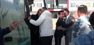 Katar'da 12 g&uuml;n mahsur kalan sprocular T&uuml;rkiye'ye getirildi