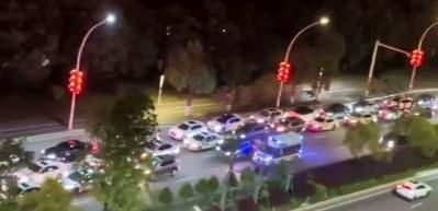 Haberi alan koştu! &Ccedil;in'de akaryakıt istasyonlarında kuyruk