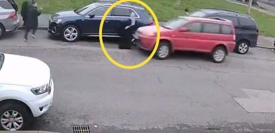 Londra'da al&ccedil;ak saldırı! Sadece M&uuml;sl&uuml;man diye kadını arabayla ezdi