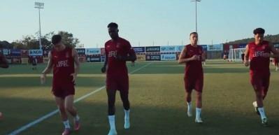 Okan Buruk&rsquo;un yokluğunda Galatasaray - Başakşehir sınavında: Orta sahada rotasyona gidildi