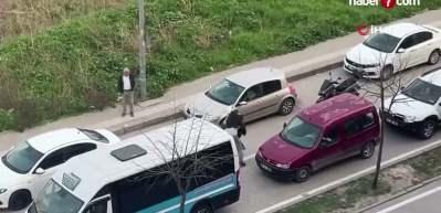  Otomobil s&uuml;r&uuml;c&uuml;s&uuml; motosikletliye copla saldırdı