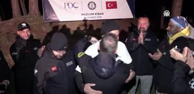 Profesyonel dalgı&ccedil;, 18 Mart anısına d&uuml;nya rekoru i&ccedil;in Anzak Koyu'nda suya girdi