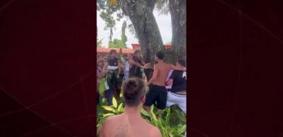 Brezilya'da Filistin bayrağı taşıyan kadına saldıran İsraillilere yerel halk tepki g&ouml;sterdi