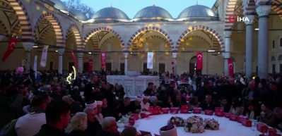 Selimiye&rsquo;nin g&ouml;lgesinde binlerce kişi iftarda buluştu