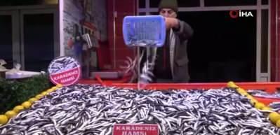 Ramazan &ouml;ncesi balık tezgahları canlandı, somon en &ccedil;ok satılan balık oldu