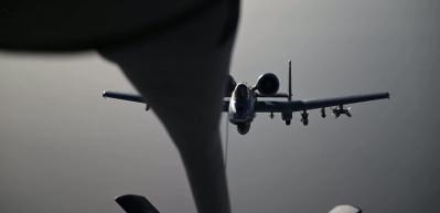 ABD'ye ait savaş u&ccedil;ağı havada yakıt ikmali yaptı: O anları paylaştılar!