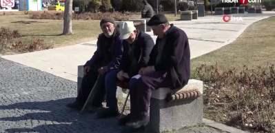 Bayram &ouml;ncesi emeklilere ikramiye &ouml;demeleri hız kesmeden s&uuml;r&uuml;yor