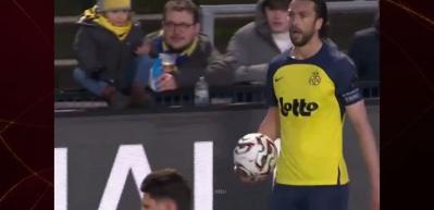 Bel&ccedil;ika ligindeki ma&ccedil;ta futbolcular oru&ccedil; a&ccedil;tı