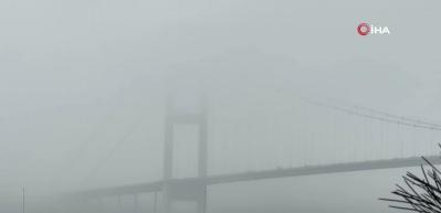 İstanbul g&uuml;ne sisle başladı