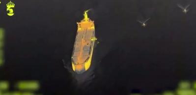 İsve&ccedil;, Rusya'ya ait tankere askeri &ccedil;ıkartma yaptı