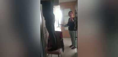 Yeni evine kavuşan depremzede: 'Kafamı kesseler AK Parti'den başkasına oy vermem'