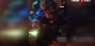 Kocaeli'de 'k&uuml;f&uuml;r etmeyin' dehşeti! &Ccedil;ocuğunun yanında &ouml;ld&uuml;resiye d&ouml;v&uuml;ld&uuml;