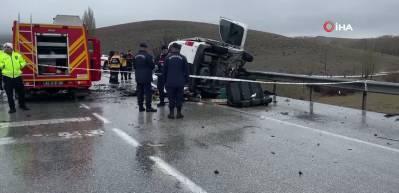 Konya'da korkun&ccedil; kaza: Baba ve oğlu &ouml;ld&uuml;, 4 kişi yaralandı!