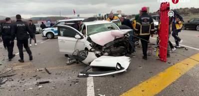 Nevşehir'de &uuml;&ccedil; aracın karıştığı kazada 2 kişi &ouml;ld&uuml;, 7 kişi yaralandı