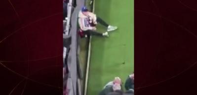 Noa Lang sakatlandı! G&ouml;revliler panoyo koştu: İşte o skandal g&ouml;r&uuml;nt&uuml;ler!