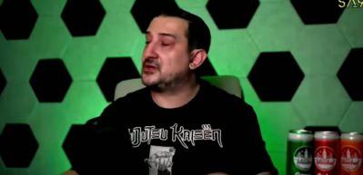 Serhat Akın g&ouml;zyaşlarına boğuldu: Ailesine edilen k&uuml;f&uuml;rlere isyan etti