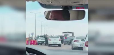 Diyarbakır&rsquo;da trafikte yol verme kavgası kamerada