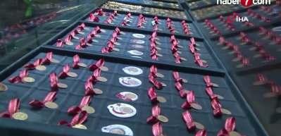 Altın d&uuml;şt&uuml;, piyasada bulunmaz oldu