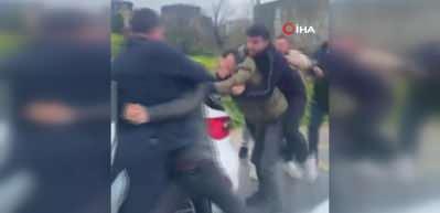 Direksiyon sınavını ge&ccedil;emeyen s&uuml;r&uuml;c&uuml;, babasıyla birlikte eğitmene saldırdı