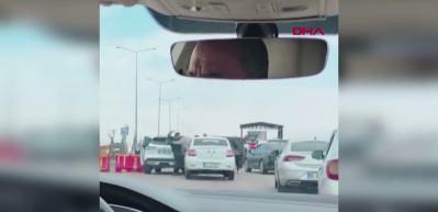 Diyarbakır&rsquo;da trafikte yol verme kavgası kamerada