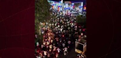 Hindistan'da 6 g&uuml;nl&uuml;k petrol ve doğal gaz kaldı: Benzin istasyonlarında kaos