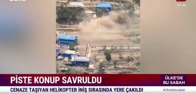 Nepal'de cenaze taşıyan helikopter iniş sırasında ters d&ouml;nerek yere &ccedil;akıldı