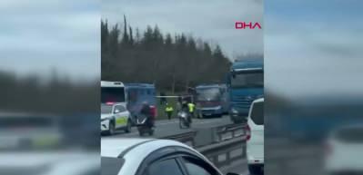 TEM&rsquo;de cezaevi ara&ccedil;ları zincirleme kazaya karıştı: 17 yaralı