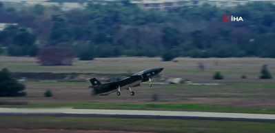 T&uuml;rkiye'nin insansız savaş u&ccedil;ağı KIZILELMA g&ouml;ky&uuml;z&uuml;nde