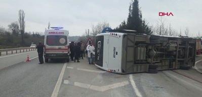Yalova'da iş&ccedil;ileri taşıyan midib&uuml;s devrilmesi sonrasında 1 iş&ccedil;i hayatını kaybetti