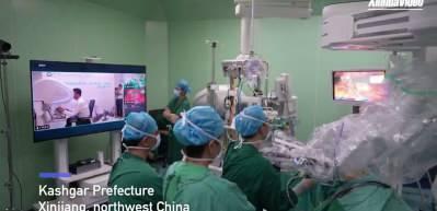 5 bin kilometre uzaktan tarihi operasyon: 5G robotuyla akciğer t&uuml;m&ouml;r&uuml;n&uuml; aldı