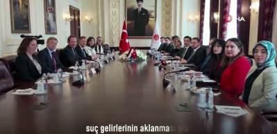 Bakan G&uuml;rlek'ten Hollandalı mevkidaşına FET&Ouml; mesajı: Talep ediyoruz