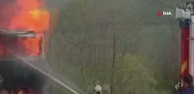 Bursa yolunda korku dolu anlar: Yolcu otob&uuml;s&uuml; alev topuna d&ouml;nd&uuml;