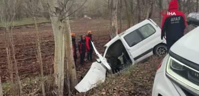 Kanser hastası babasını hastaneye g&ouml;t&uuml;r&uuml;rken kaza yaptı: 3 &ouml;l&uuml;