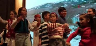 Kazak m&uuml;zik grubu Alatau Serileri, Bağcılar'da b&uuml;y&uuml;k ilgi g&ouml;rd&uuml;