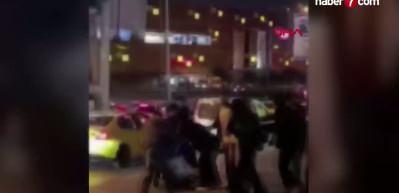 Liselilerin laf atma kavgası sokağı savaş alanına &ccedil;evirdi