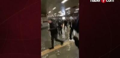 Mecidiyek&ouml;y metro alt ge&ccedil;idini su bastı, g&ouml;revliler suyu kovalarla tahliye etmeye &ccedil;alıştı