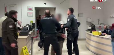 Aksaray'da oğul, annesinin sevgilisini bı&ccedil;akladı, anne ise polis memurunu tokatladı