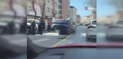 Otomobil park halindeki araca &ccedil;arpıp takla attı