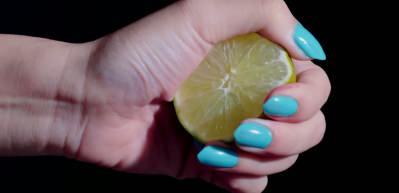 Restoranda bir  dilim limon i&ccedil;in 25 lira &uuml;cret m&uuml;şteriyi isyan ettirdi