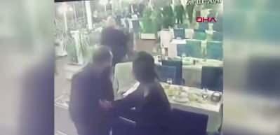 Adana'da restoranda &ouml;l&uuml;ml&uuml; silahlı kavganın g&ouml;r&uuml;nt&uuml;leri ortaya &ccedil;ıktı