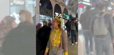 Aleyna Dalveren kilolarca altınla sokakta dolaştı! O anları anbean kayda aldı