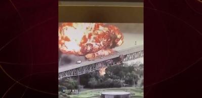 Dev tanker patladı, ortalık savaş alanına d&ouml;nd&uuml;