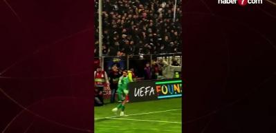 Donnarumma'nın penaltı notlarını alan Bosna Hersekli top toplayıcı g&uuml;ndem oldu