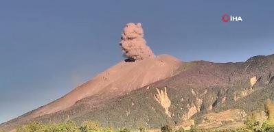 Filipinler&rsquo;deki Taal ve Kanlaon yanardağlarında patlama