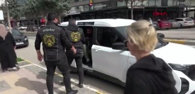 Evin kapısına 24 el ateş etti, eski kayınpederini &ouml;ld&uuml;rd&uuml;