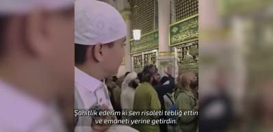 Mescid-i Nebevi'de duygulandıran selamlaşma: Kabe İmamı Yemenli &ccedil;ocuğu davet etti